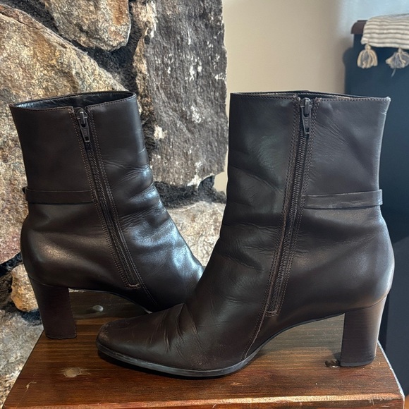 LOFT 7.5 Elegant Chocolate Brown Leather heeled Ankle Boots - Picture 4 of 6